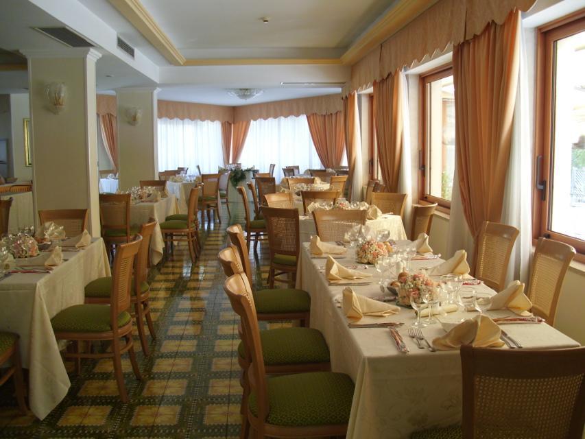 Hotel La Pergoletta SantʼAgata sui Due Golfi Екстериор снимка