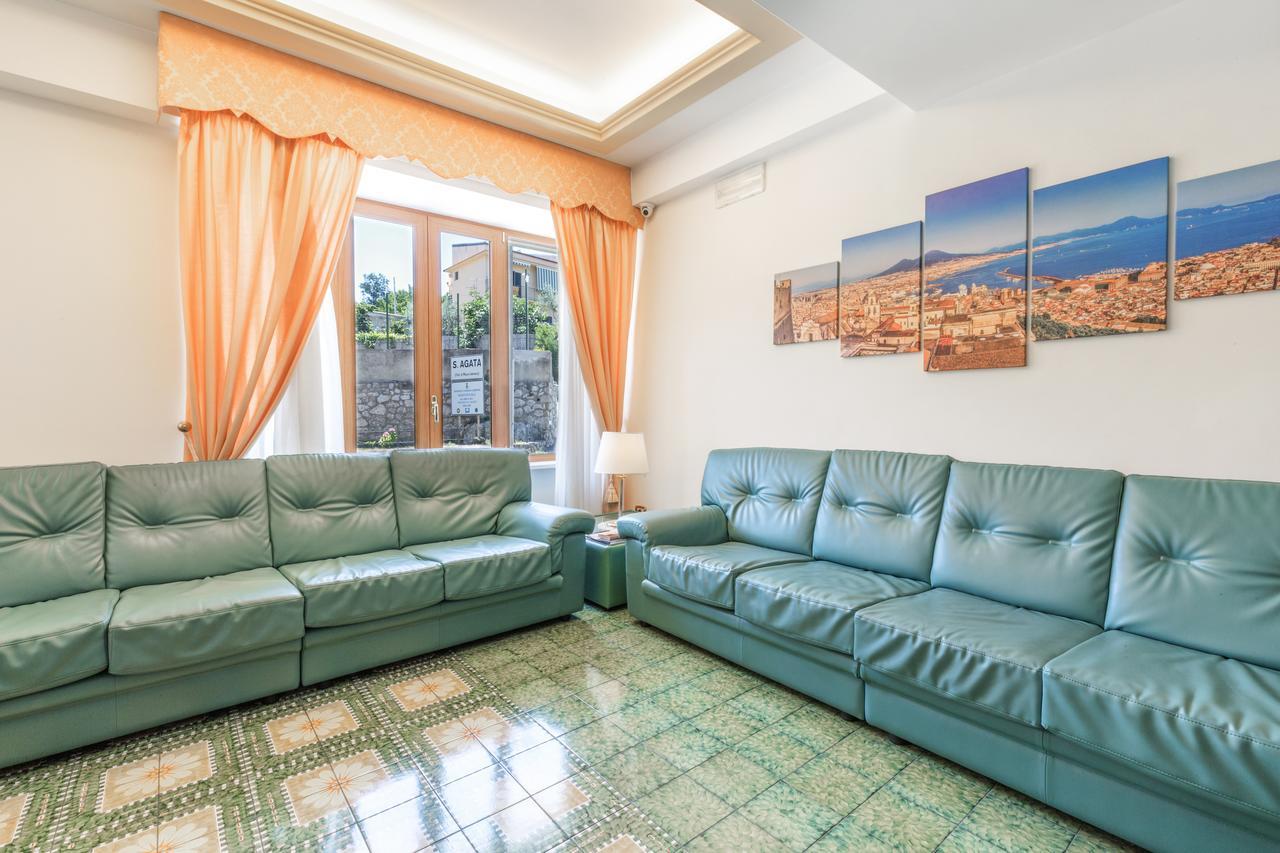 Hotel La Pergoletta SantʼAgata sui Due Golfi Екстериор снимка