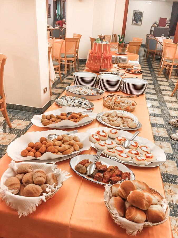Hotel La Pergoletta SantʼAgata sui Due Golfi Екстериор снимка
